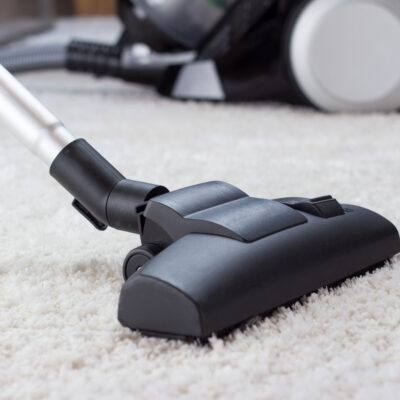 Choosing Between Robot and Traditional Vacuums